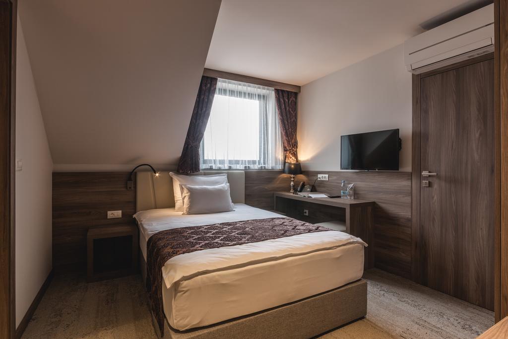 Hotel Grof Vransko Buitenkant foto