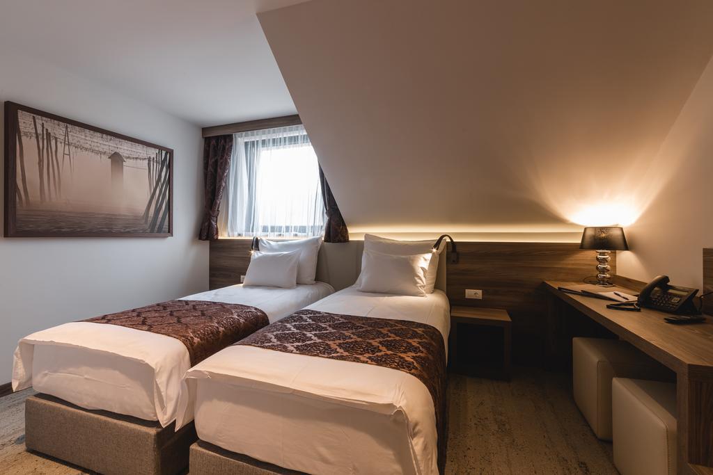 Hotel Grof Vransko Buitenkant foto